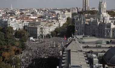 İspanya'da binlerce sağlık çalışanı gösteri yaptı
