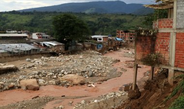 Kolombiya'da seller ve toprak kaymasından binlerce kişi etkilendi