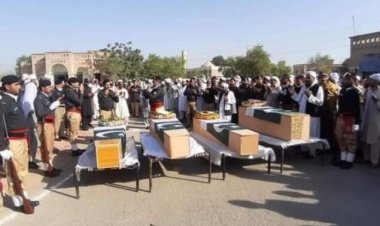 Pakistan'da polis aracına silahlı saldırı: 6 ölü