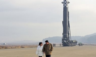 Kuzey Kore lideri, kıtalararası füze denemesinde ilk defa kızıyla görüntülendi