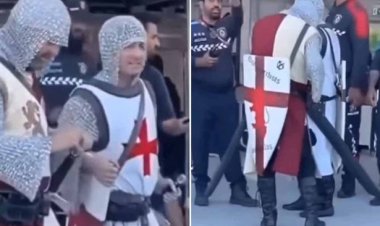 Dünya Kupası'na Haçlı askeri kıyafetiyle giden İngiliz taraftarlar stada alınmadı