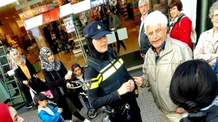Hollanda'da "polis memurlarının başörtüsü takabilmesinin mümkün hale getirilmesi" önerisi