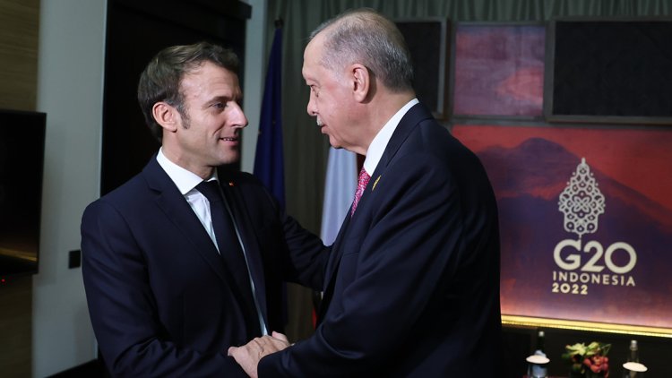 Fransız sözcüye göre Cumhurbaşkanı Erdoğan'ı tebrik eden Macron ilişkileri ilerletmeyi istiyor
