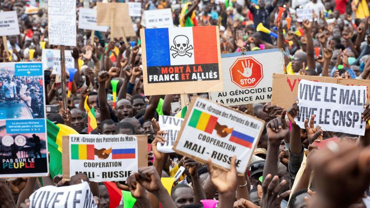 Mali’den kovulan Fransa, yaptığı yardımları askıya aldı
