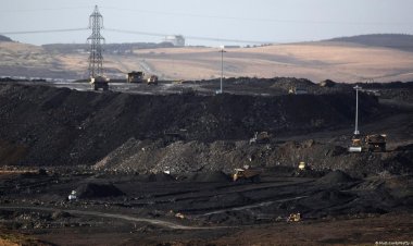 İngiltere, yeni kömür madeni onayı nedeniyle iklim politikalarında "ikiyüzlü" olmakla eleştiriliyor