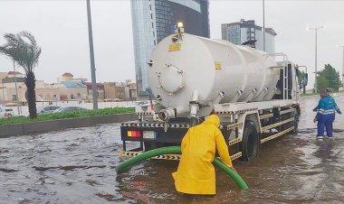 Mekke'de şiddetli yağışın neden olduğu sel sonrası "dışarı çıkmayın" uyarısı yapıldı