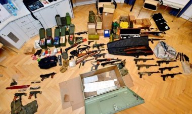 Avusturya’da bir evde çok sayıda silah ve Nazi sembolleri ele geçirildi