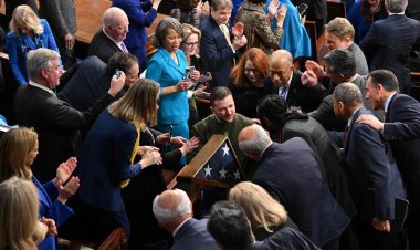 Zelenskiy ABD Kongresinde konuştu: Ukrayna yaşıyor ve Rusya'yı geri püskürtüyor