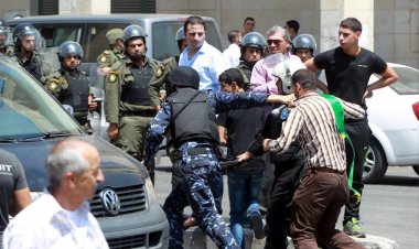 Abbas yönetimi İşgalci İsrail'i aratmıyor: 50 gözaltı