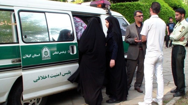 İran devlet medyası, ahlak polisinin kaldırıldığı iddialarını reddetti