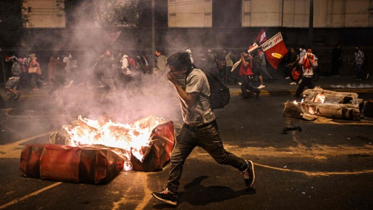 Peru'da protestolar büyüyor: Ölü sayısı 8'e yükseldi