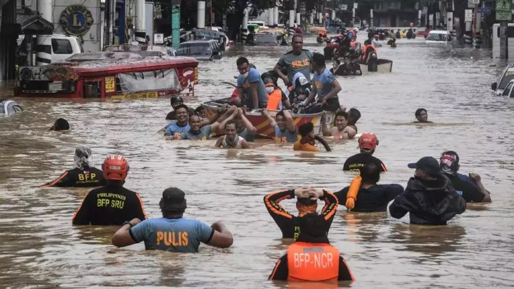 Filipinler'de sel ve toprak kaymalarında hayatını kaybedenlerin sayısı 16'ya yükseldi
