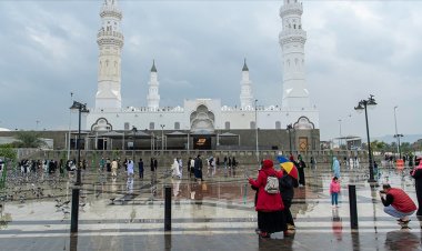 Suudi Arabistan'ın bazı bölgelerinde aşırı yağış nedeniyle çevirim içi eğitim kararı alındı