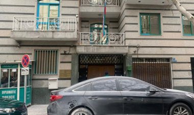 İran'da Azerbaycan Büyükelçiliği'ne silahlı saldırı!