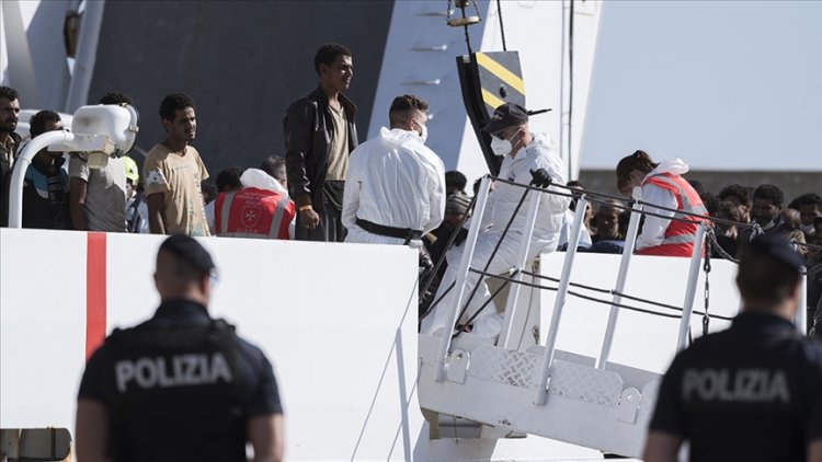 İtalya'dan, Akdeniz'de göçmenleri kurtaran STK gemilerine gözdağı