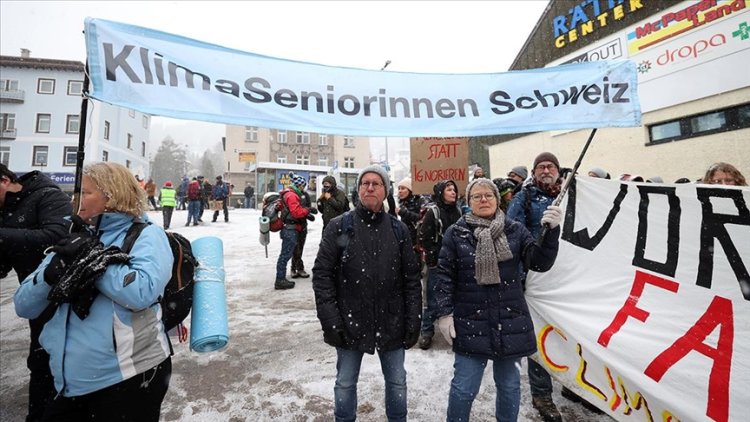 Davos, WEF'in açılışından önce iklim krizi protestosuna sahne oldu