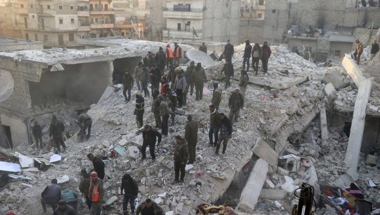 Halep'te 5 katlı bina çöktü: 16 kişi öldü