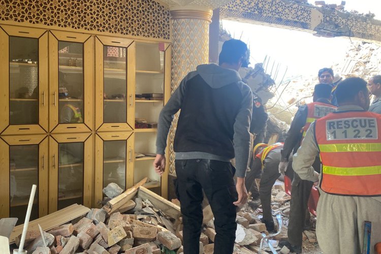 Pakistan'da camide katliam: Onlarca kişi hayatını kaybetti
