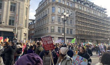 İngiltere'de on binlerce kişi "adil maaş" talebiyle son 10 yılın en büyük grevine gitti