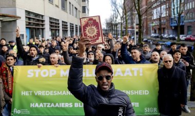 Hollanda’da Müslümanlar Kur'an-ı Kerim'e yönelik saldırıları protesto etti