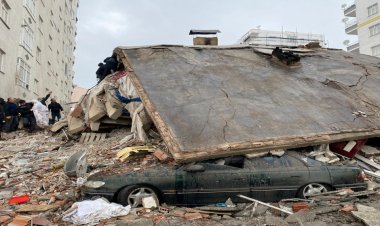 Rus deprem uzmanı: Türkiye'deki deprem muazzam büyüklükte ve benzersiz