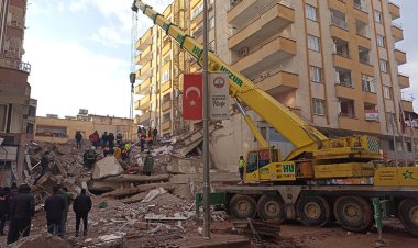 Gaziantep'te anne ve 3 çocuğu 28 saat sonra kurtarıldı