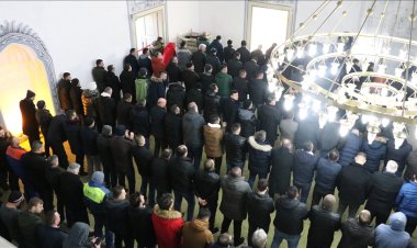 Üsküp'teki camilerde depremzedeler için yardım toplandı