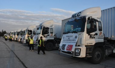 Pakistan'dan gönderilen 20 yardım tırı depremden etkilenen Malatya'ya ulaştı