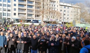 Depremde hayatını kaybedenler Köln’de anıldı