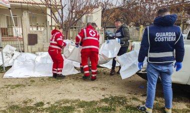 İtalya açıklarında batan göçmen teknesinde can kaybı 63'e yükseldi