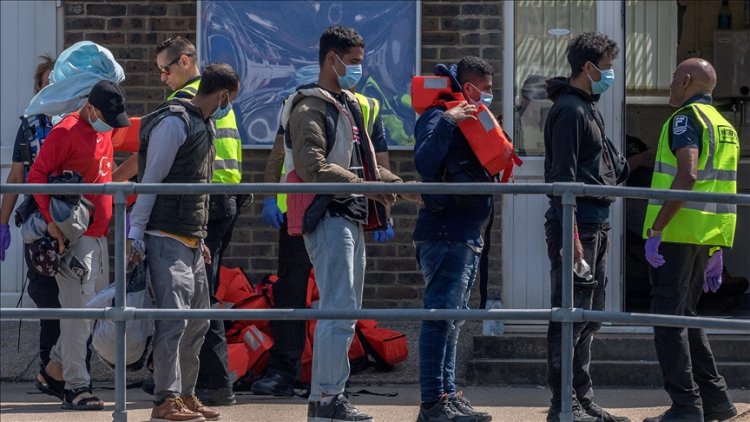 İngiltere, yasa dışı göçmenlerin sınır dışı edilmelerine itiraz yolunu kapatacak