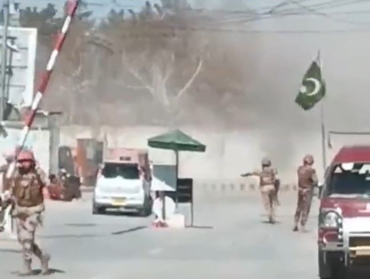 Pakistan'da polis noktasına bombalı saldırı