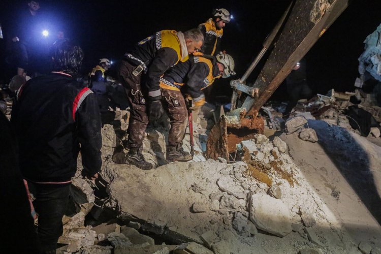 Türkiye'deki deprem Suriye'yi de sarstı: En az 230 kişi hayatını kaybetti