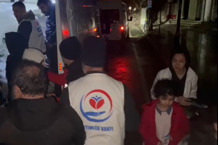 Yetimler Vakfı'ndan Diyarbakır ve Adıyamanlı depremzedelere yardım