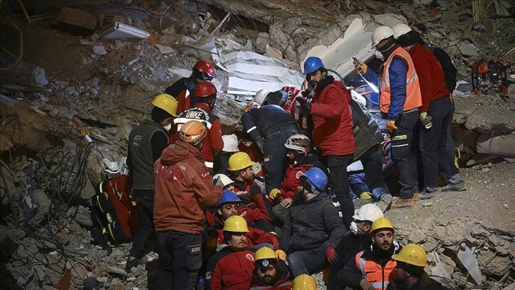 Bangladeşliler, Türkiye'deki depremzedelere yardım için seferber oldu