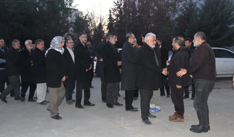 HÜDA PAR Genel Başkanı Yapıcıoğlu, depremde vefat edenlerin taziyelerine katıldı