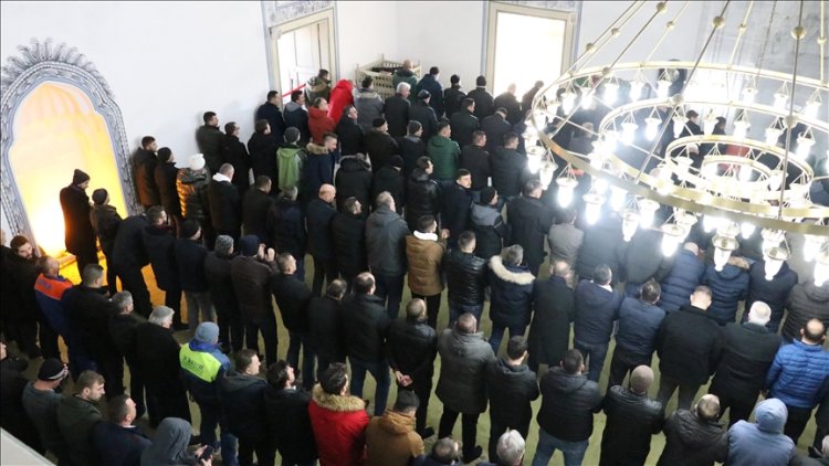 Üsküp'teki camilerde depremzedeler için yardım toplandı