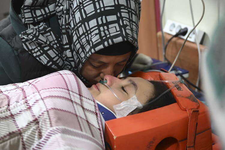 Depremin 248. saatinde kurtarılan genç kız, doktorları şaşırttı