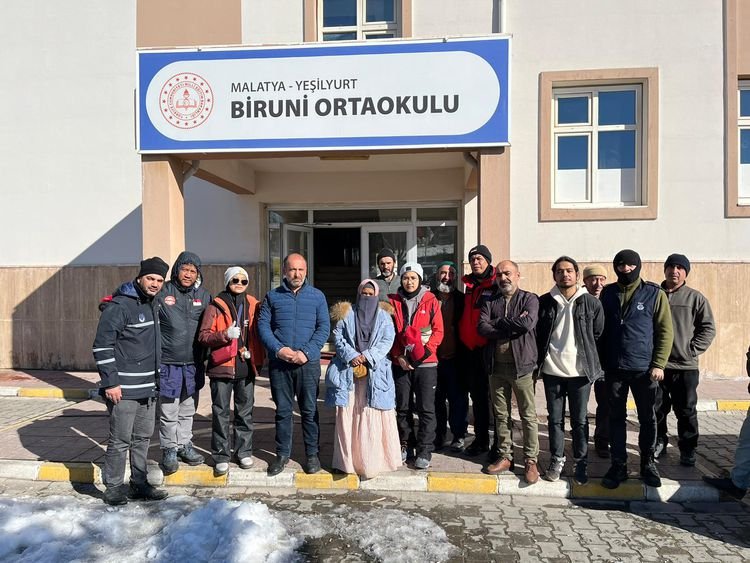 Endonezyalı hayırseverler depremzedelere yardım eli uzattı