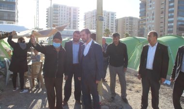 HÜDA PAR Konya İl Başkanı Tan, İskenderun'da depremzedeleri ziyaret etti
