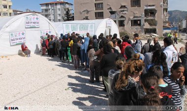 Umut Kervanı Hataylı depremzedelerin yaralarını sarmaya devam ediyor