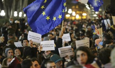 Gürcistan parlamentosu, protestolara neden olan yasa tasarısını geri çekti