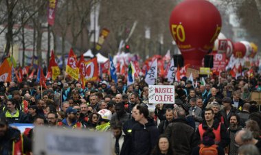 Fransa'da tansiyon düşmüyor! Halk ülke genelinde sokağa indi!
