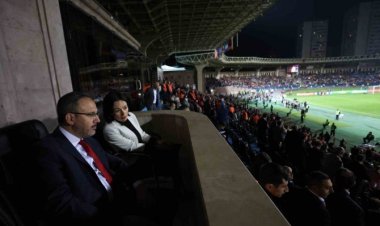 Türkiye'den Ermenistan'a 15 yıl aradan sonra bakan düzeyinde ilk ziyaret