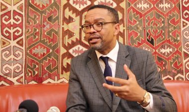 Fransa'nın Afrika politikasını eleştiren öğretmen 3 ay uzaklaştırma aldı