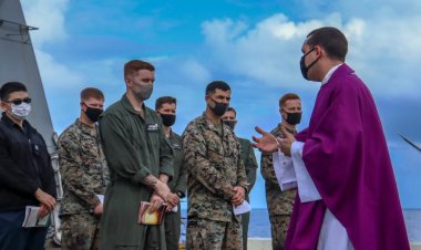 ABD donanmasında intiharlara karşı papaz çözümü