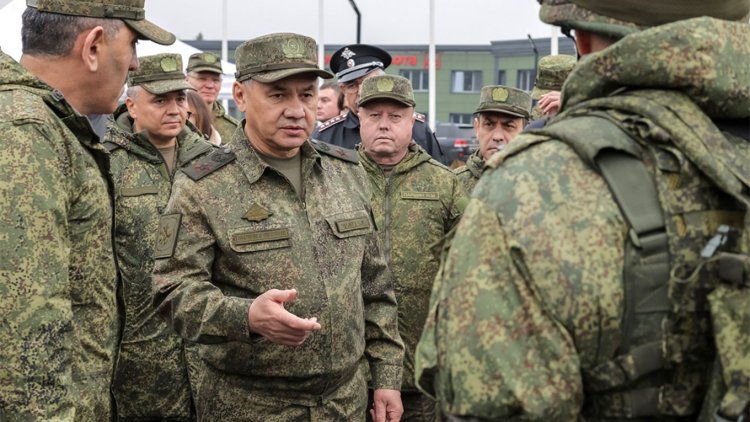 Rusya Savunma Bakanı Şoygu, Ukrayna’da savaşan Rus askerlerini denetledi