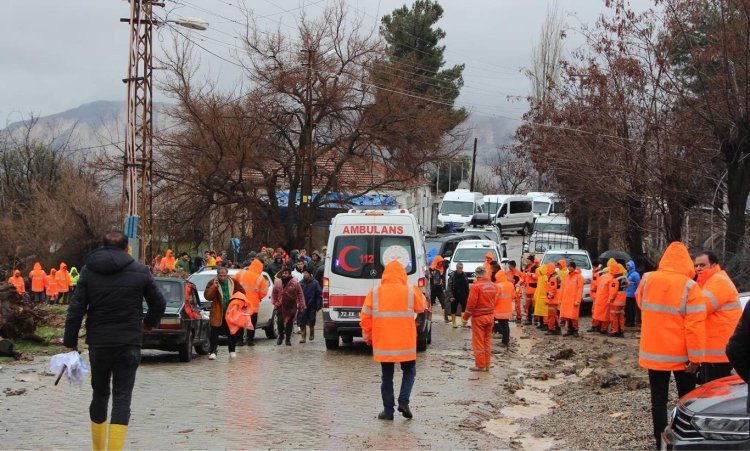 HÜDA PAR heyeti sel felaketinin yaşandığı bölgede