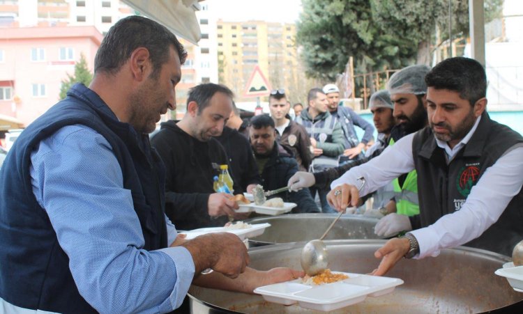 Avrupa Yetim Eli: Depremzede ve selzedeler siyasi gündemin gölgesinde kalmamalı