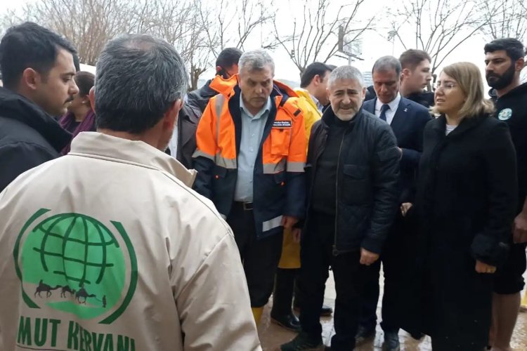 Bakan Nebati selden etkilenen Umut Kervanını ziyaret etti